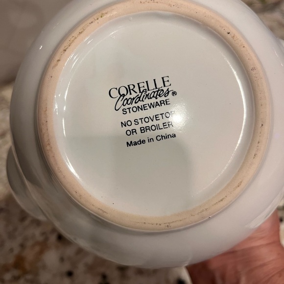 Corelle White Stoneware Teapot Sand Art Pattern. 6 cups - Picture 7 of 9
